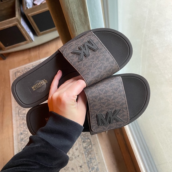 MK shoes - Picture 4 of 4